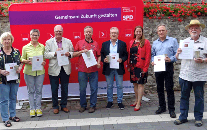 Im Bild (von links): Cord Wilke, Marion Schestag, Rositta Krämer, Günther Trachte, Thomas Spohr, Dieter Kiepe, Dr. Daniela Sommer, Jürgen Dreier, Karl-Heinz Stadler